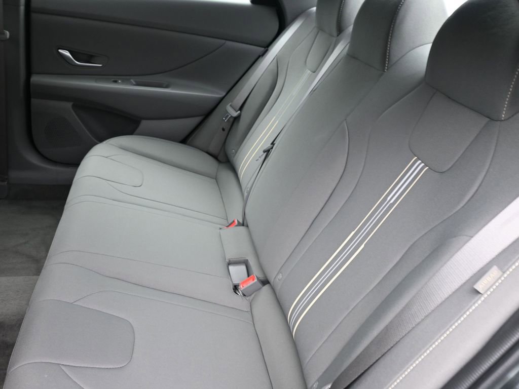 Certified 2025 Hyundai Elantra Sport image 23