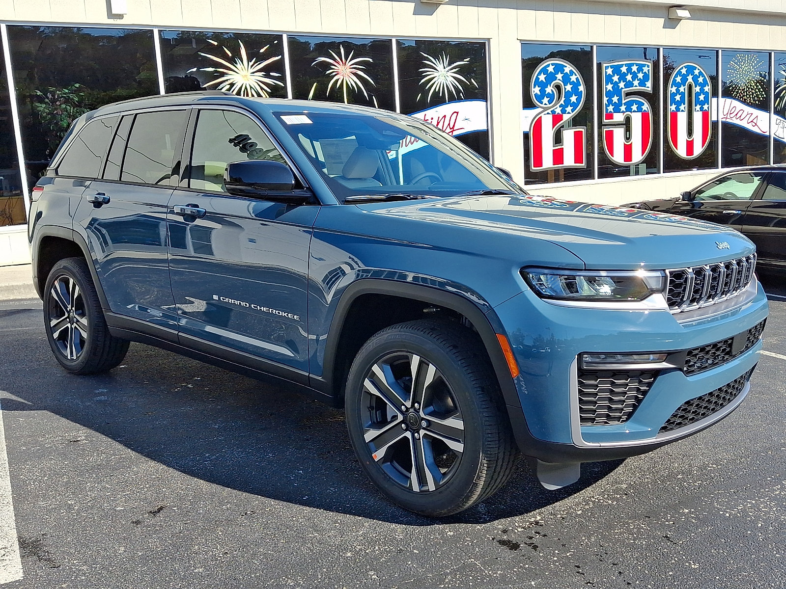New 2027 Jeep Grand Cherokee Limited AWD/4WD image 2