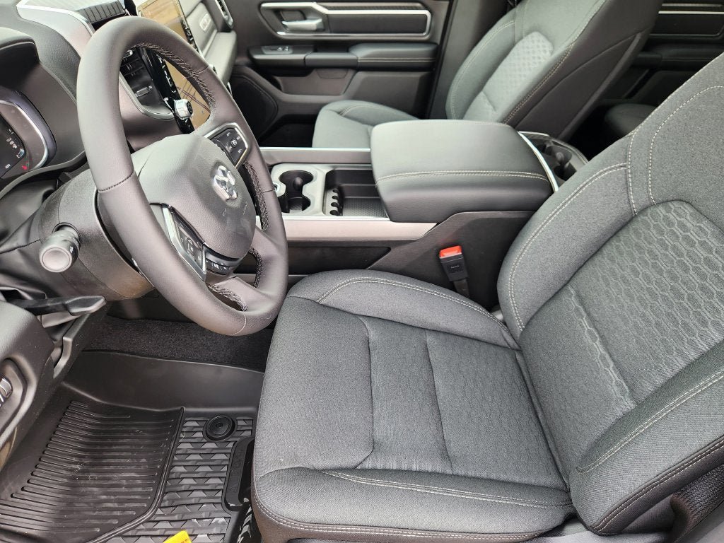 New 2026 RAM 1500 4x4 Crew Cab image 9