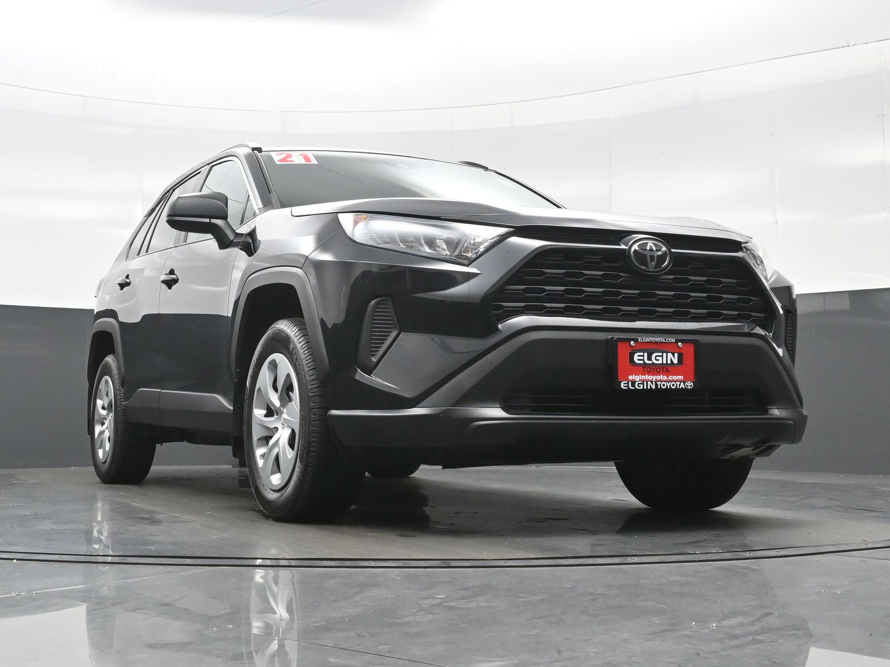 Used 2021 Toyota RAV4 LE AWD/4WD image 24
