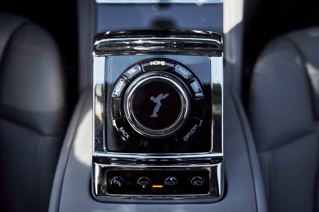 Used 2025 Rolls-Royce Phantom Sedan RWD image 76