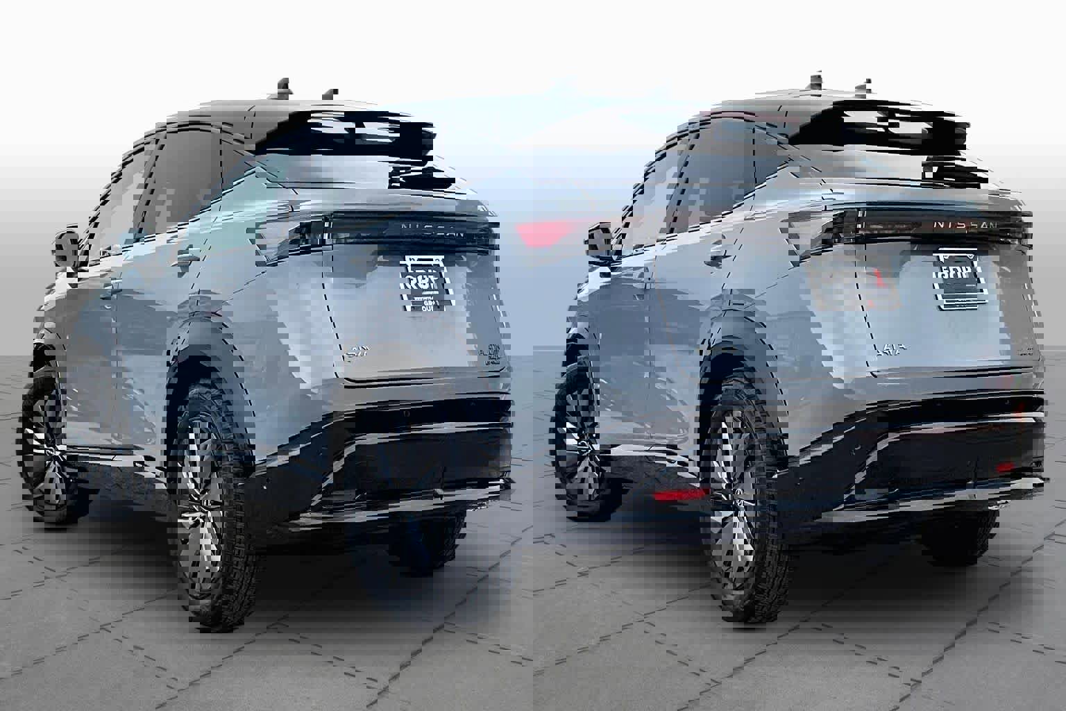 Used 2025 Nissan Ariya Platinum image 11