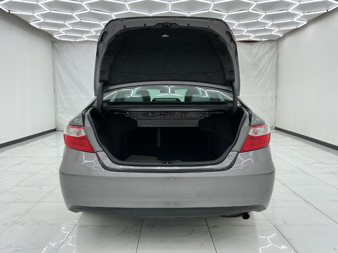 Used 2016 Toyota Camry LE FWD image 42