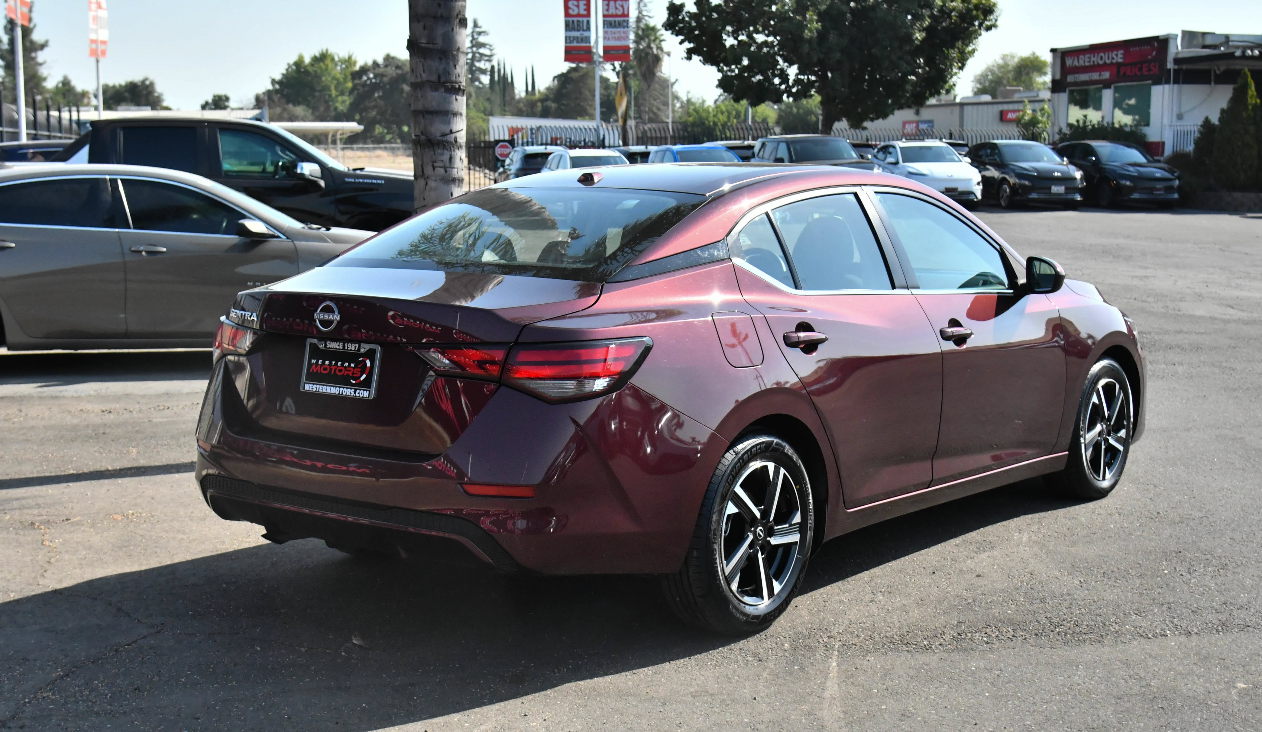 Used 2025 Nissan Sentra SV FWD image 8