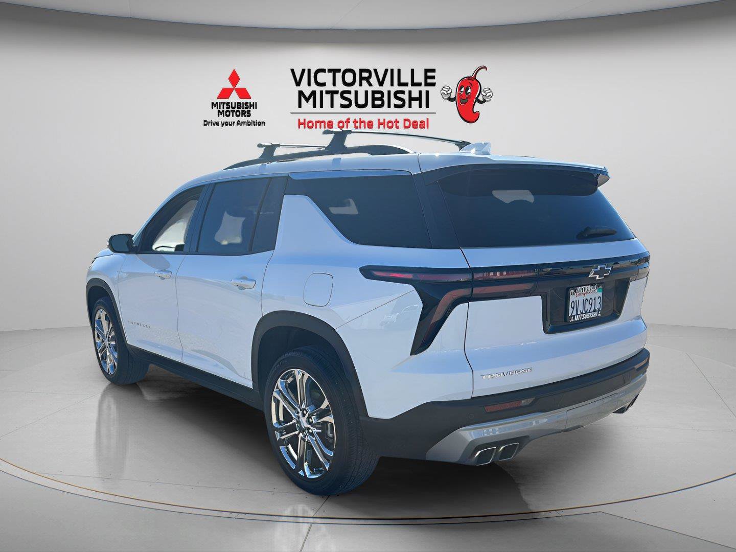 Used 2025 Chevrolet Traverse LT w/ LPO, Floor Liner Package FWD image 5
