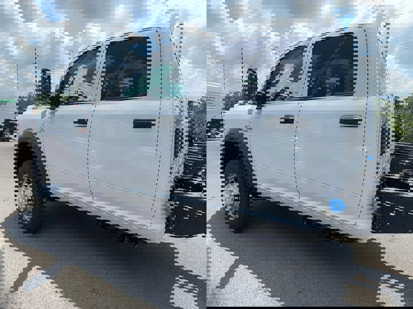 New 2025 RAM 5500 4x4 Crew Cab image 9