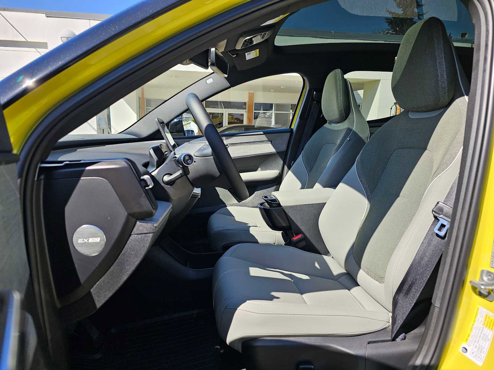 Used 2025 Volvo EX30 Plus w/ Protection Package Premier image 21