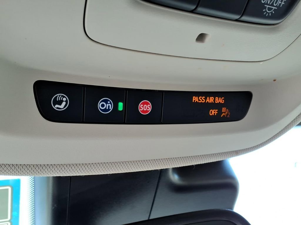 Used 2022 Buick Envision Essence w/ Sport Touring Package image 19