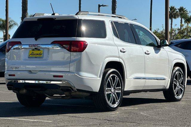 Used 2018 GMC Acadia Denali w/ Technology Package FWD image 4