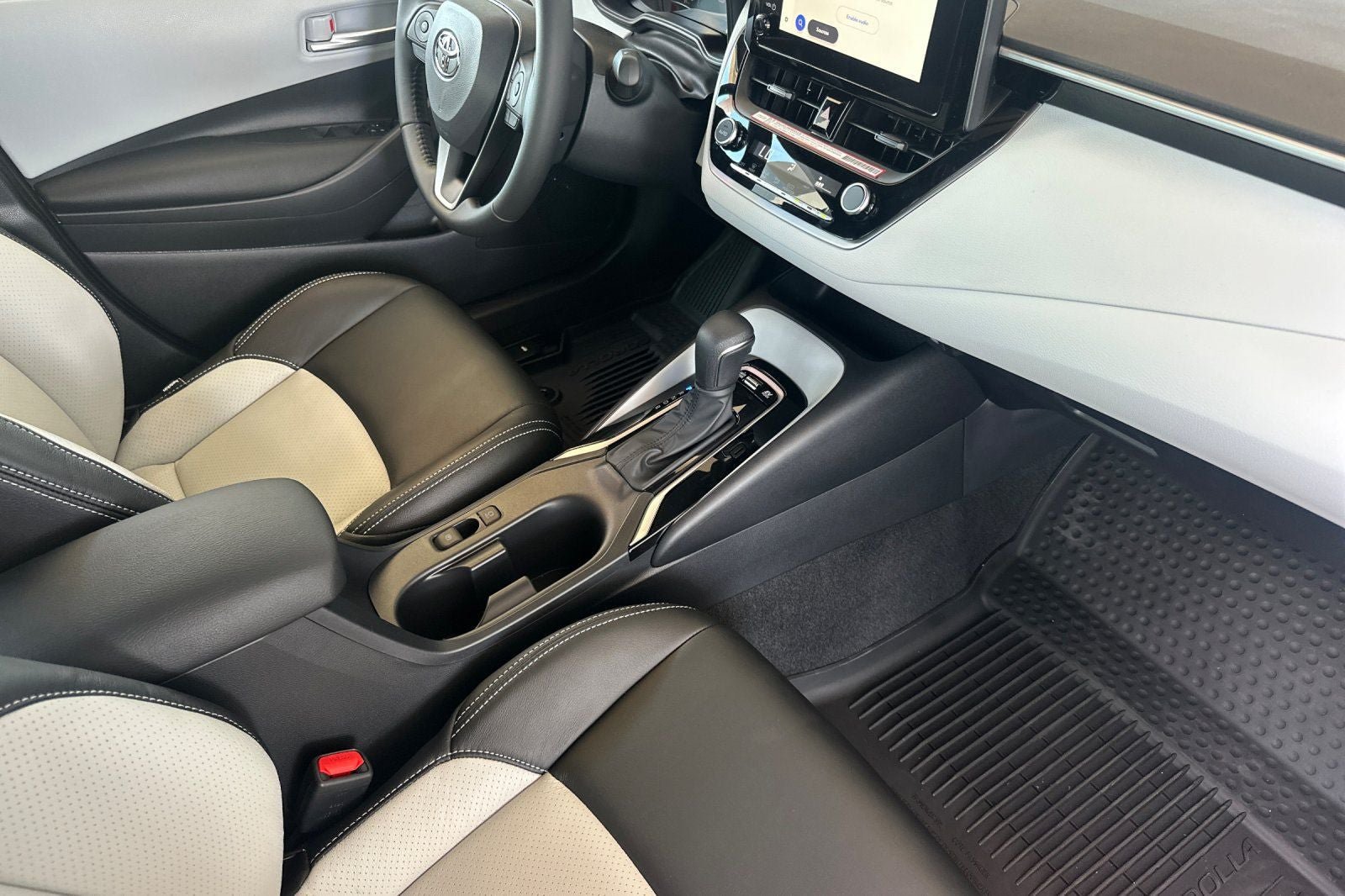 New 2026 Toyota Corolla SE w/ SE Premium Package FWD image 18
