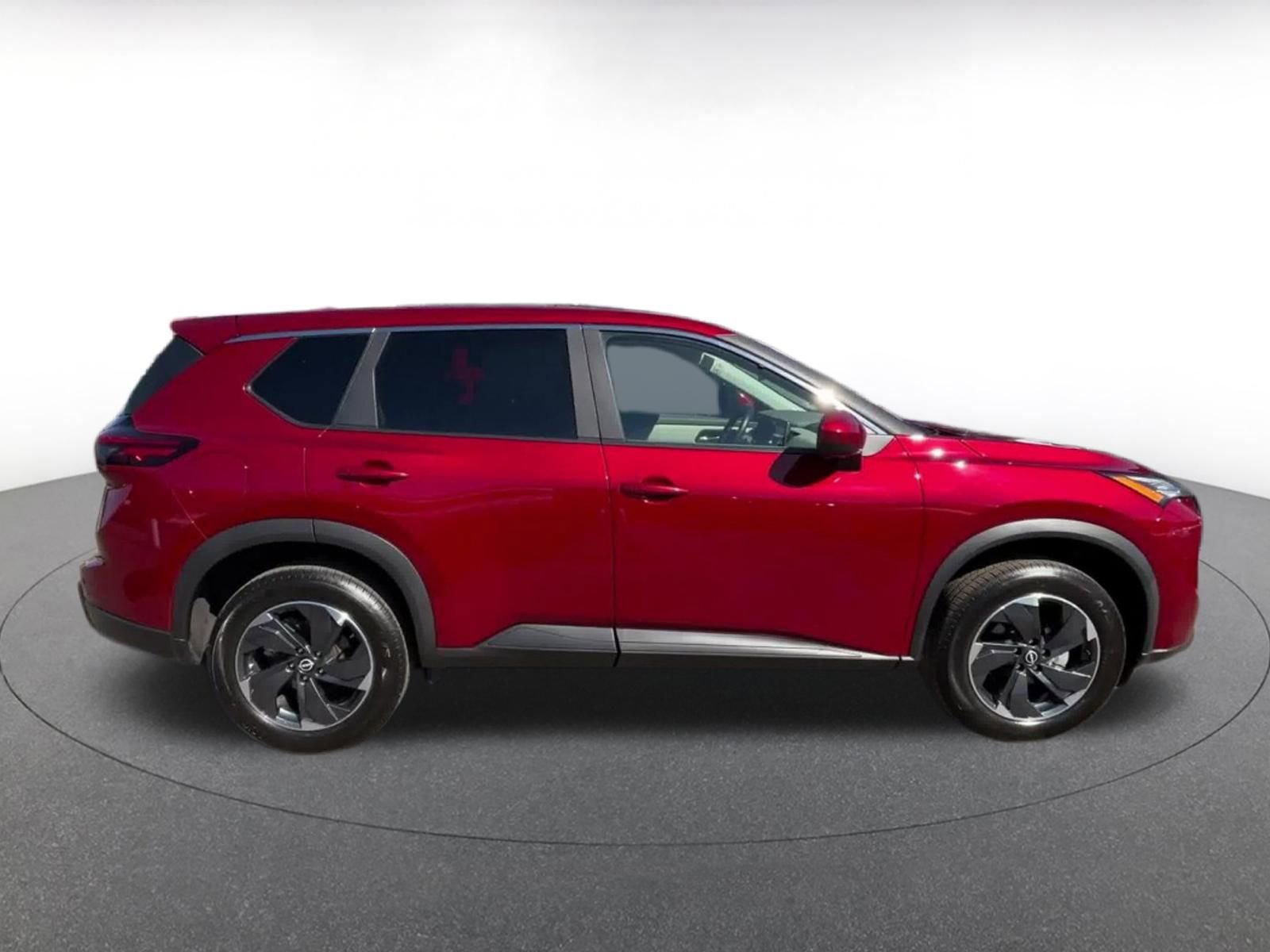 Used 2025 Nissan Rogue SV AWD/4WD image 16