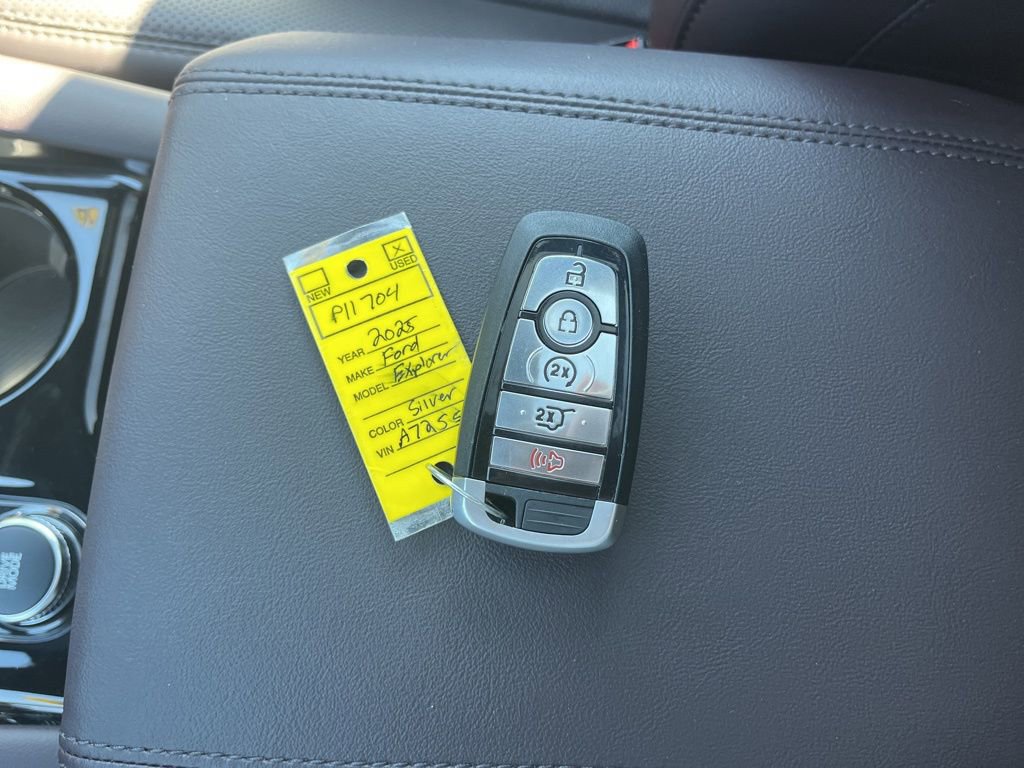 Used 2025 Ford Explorer Platinum w/ Ultimate Package image 24