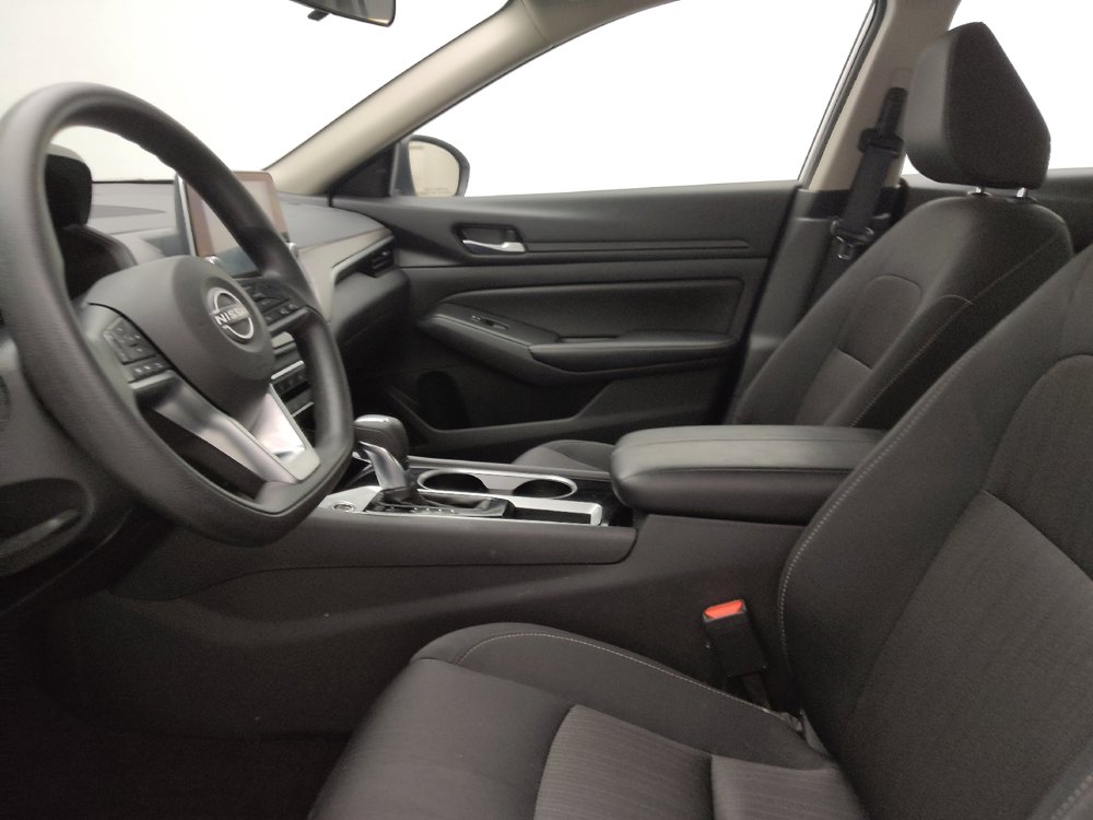 Used 2024 Nissan Altima 2.5 SV image 17