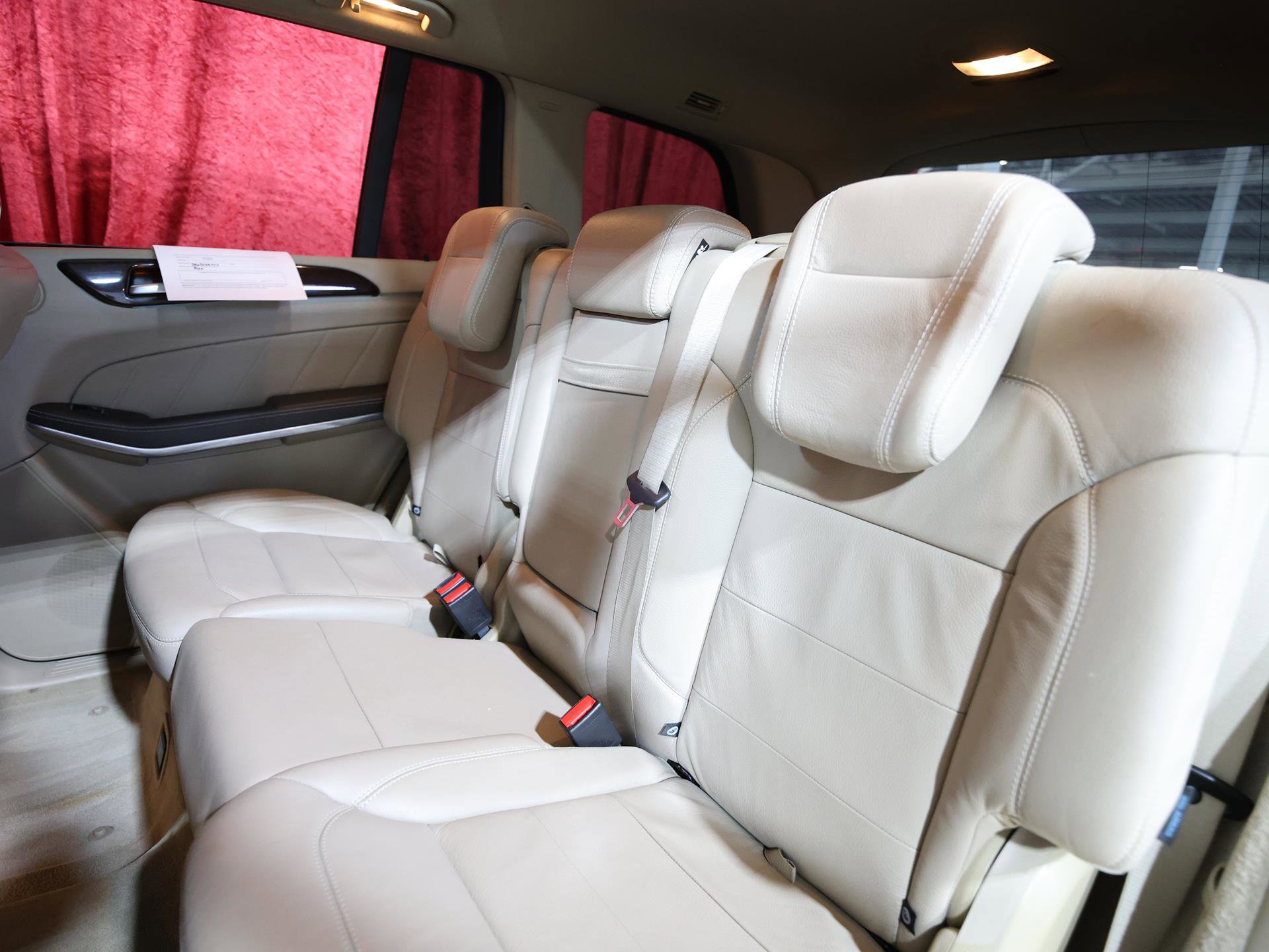 Used 2015 Mercedes-Benz GL 550 4MATIC w/ Driver Assistance Package image 14