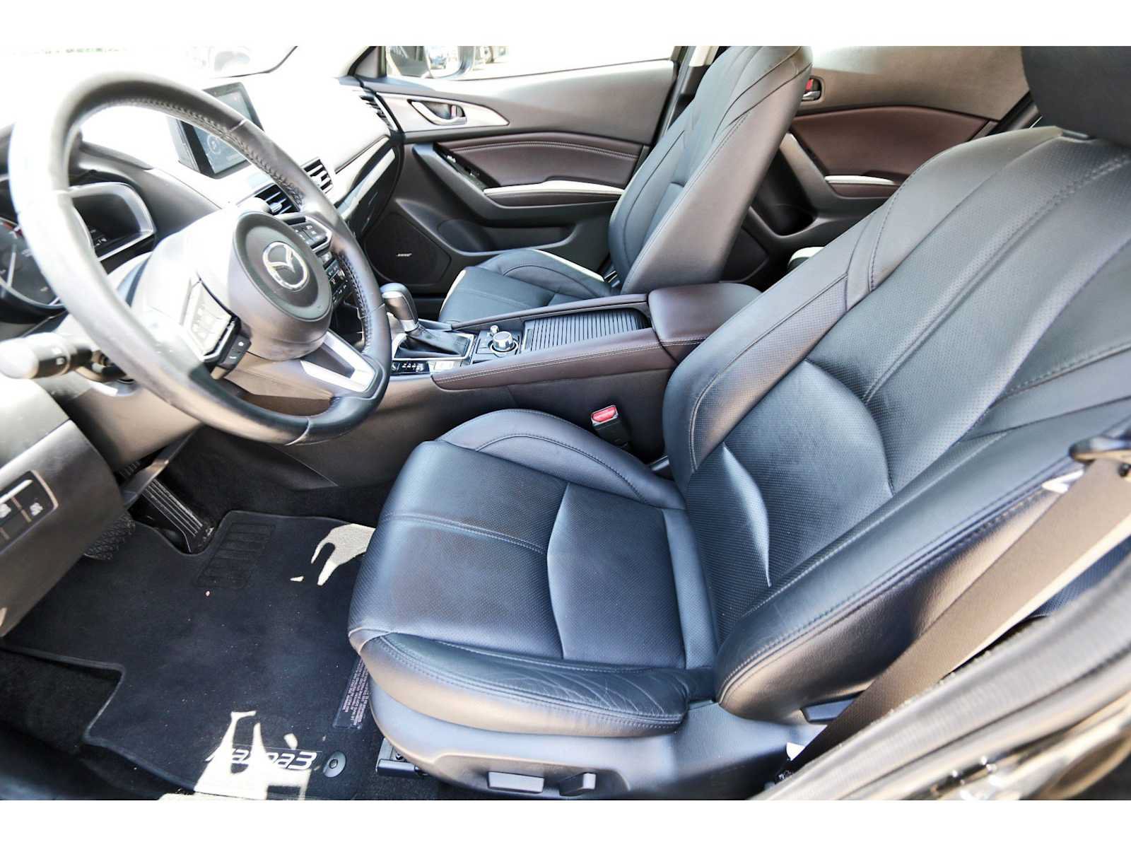 Used 2018 MAZDA MAZDA3 Grand Touring w/ Premium Equipment Package FWD image 11