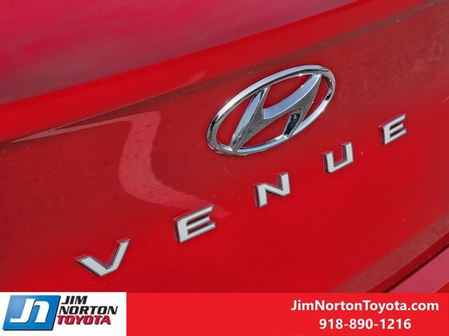 Used 2025 Hyundai Venue SEL image 11