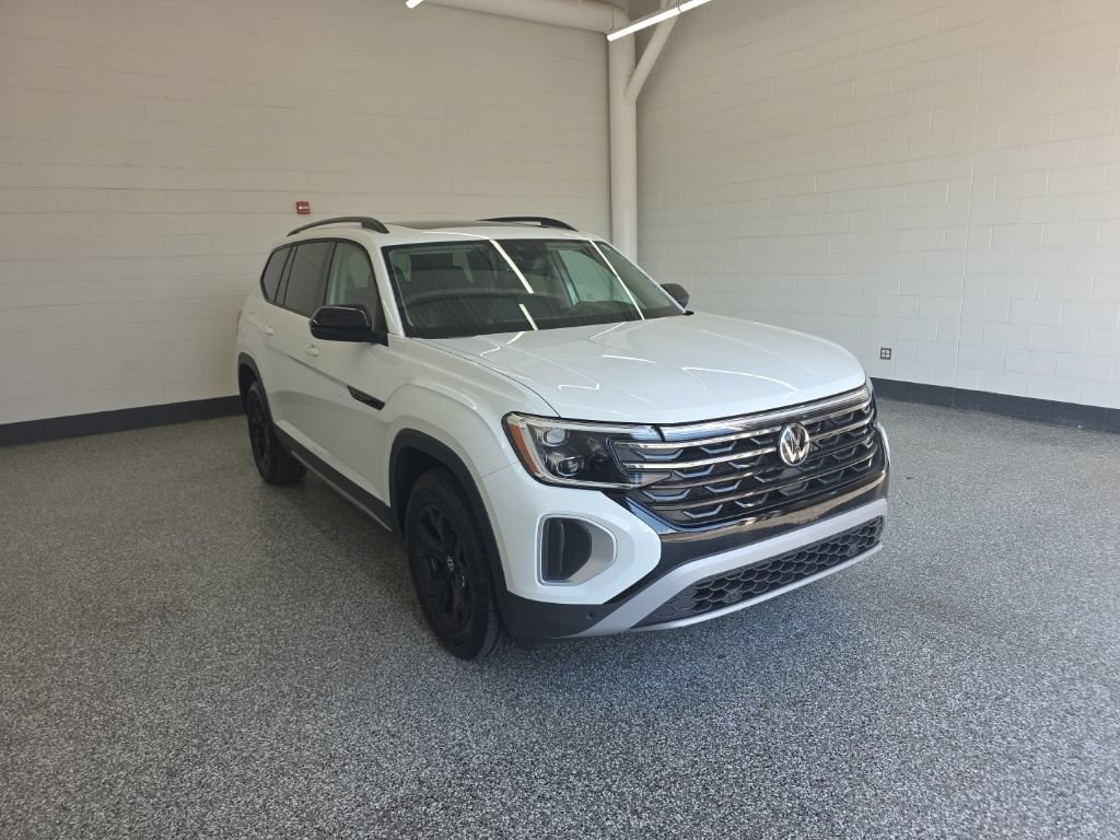 Certified 2024 Volkswagen Atlas Peak Edition SE AWD/4WD image 7
