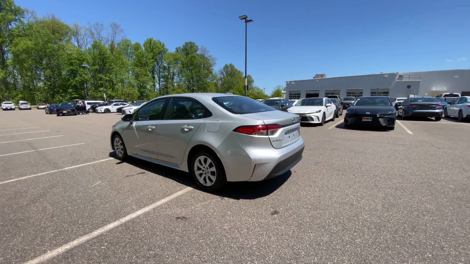 Used 2025 Toyota Corolla LE FWD image 8