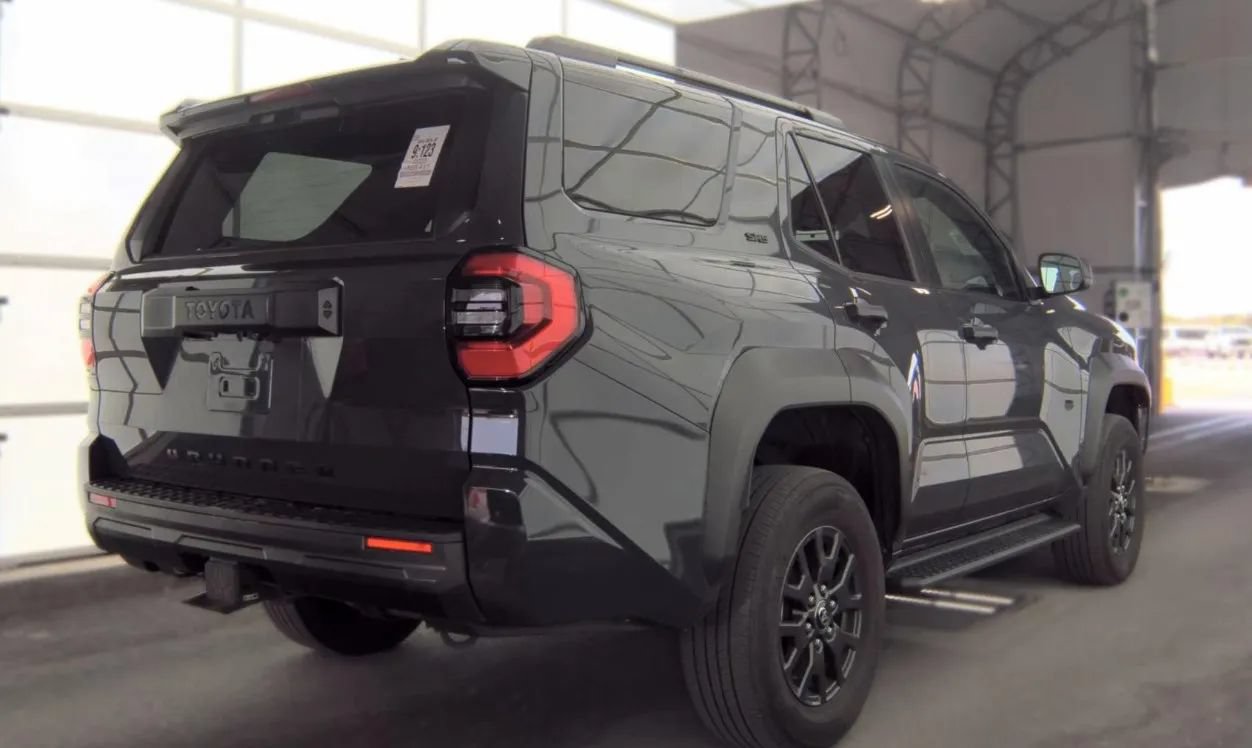 Used 2025 Toyota 4Runner SR5 AWD/4WD image 4