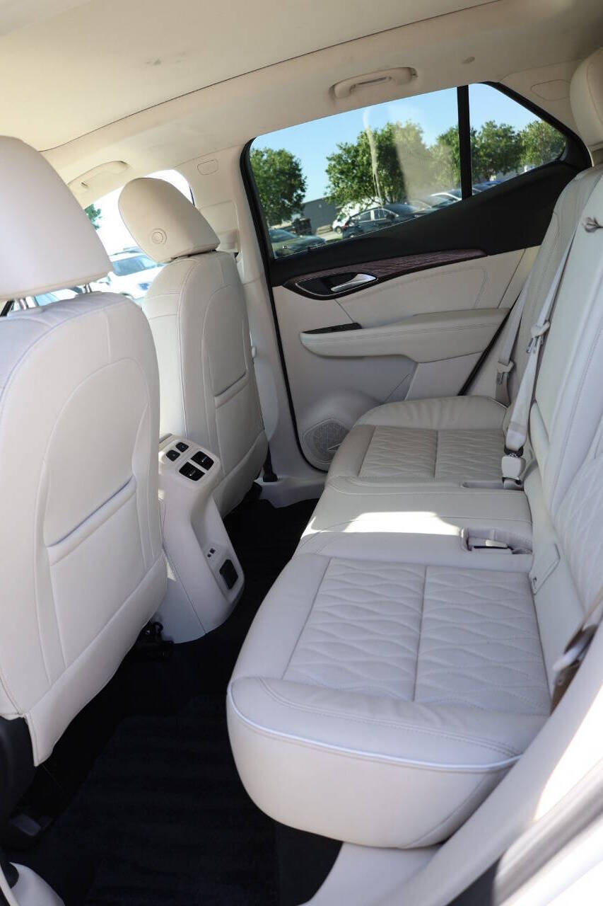 Used 2023 Buick Envision Avenir AWD/4WD image 17