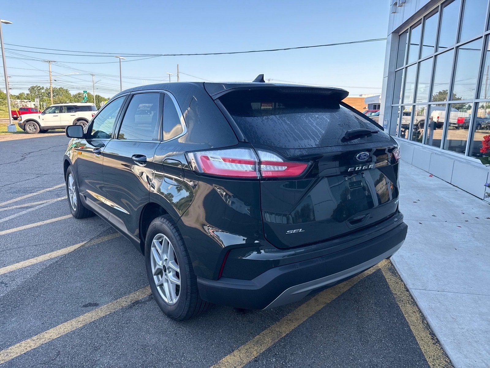 Used 2024 Ford Edge SEL w/ Convenience Package AWD/4WD image 4