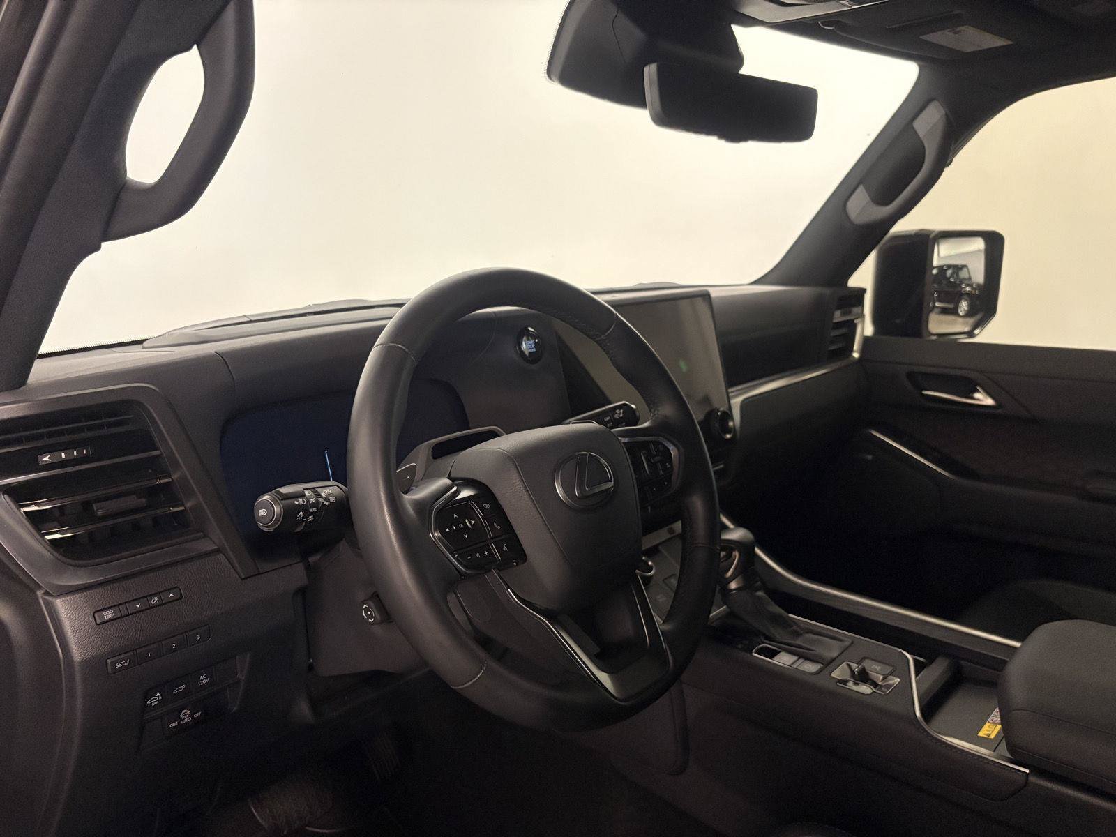 Used 2025 Lexus GX 550 w/ Accessory Package (2T) AWD/4WD image 21