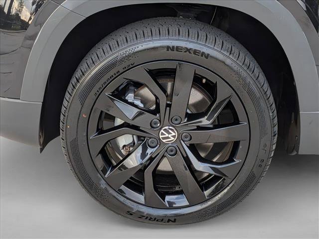 Used 2024 Volkswagen Taos SE FWD image 23