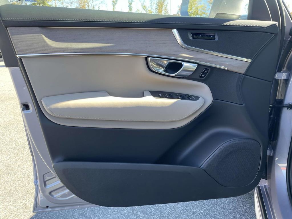 New 2026 Volvo XC90 B5 Core image 6