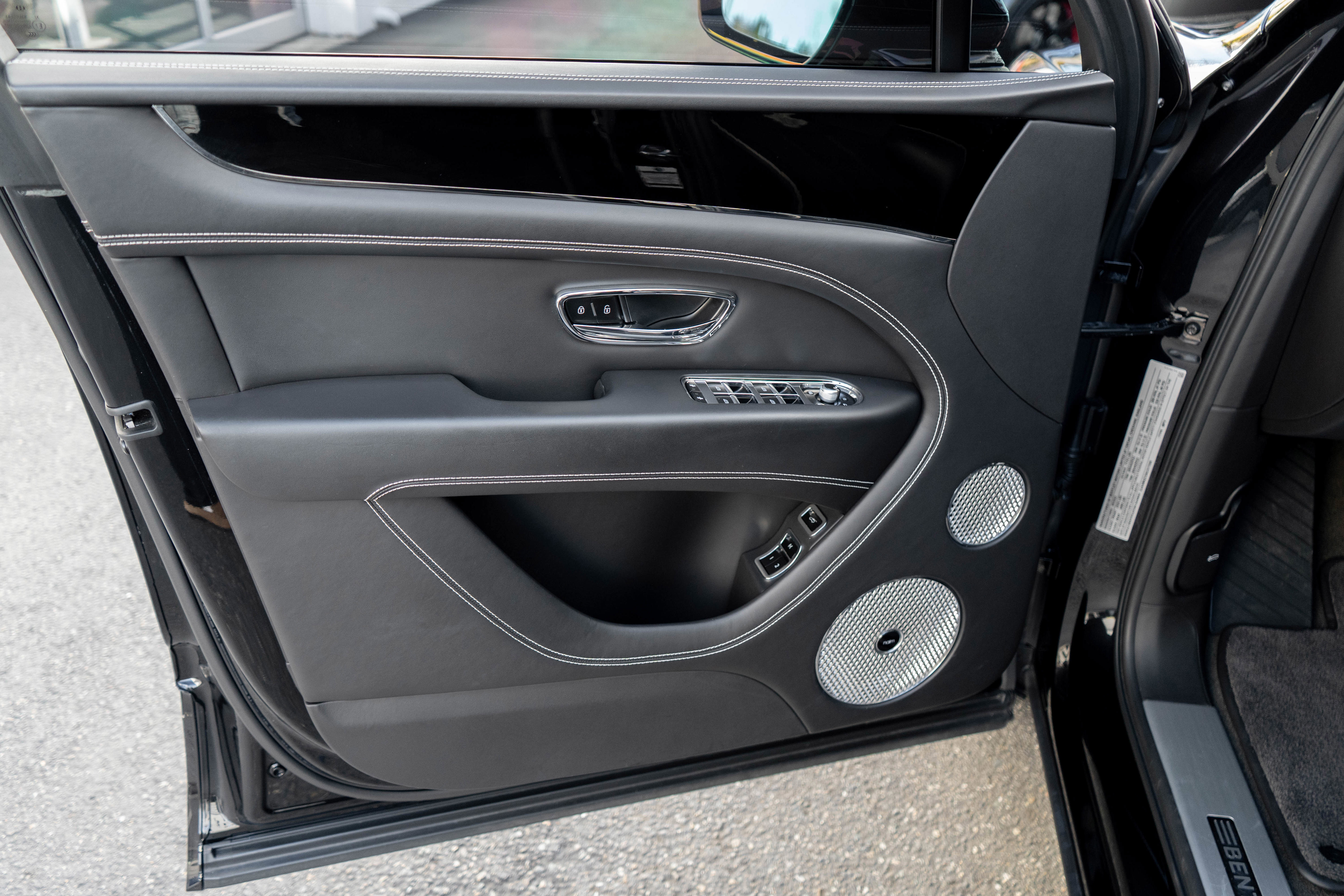 Used 2022 Bentley Bentayga image 11