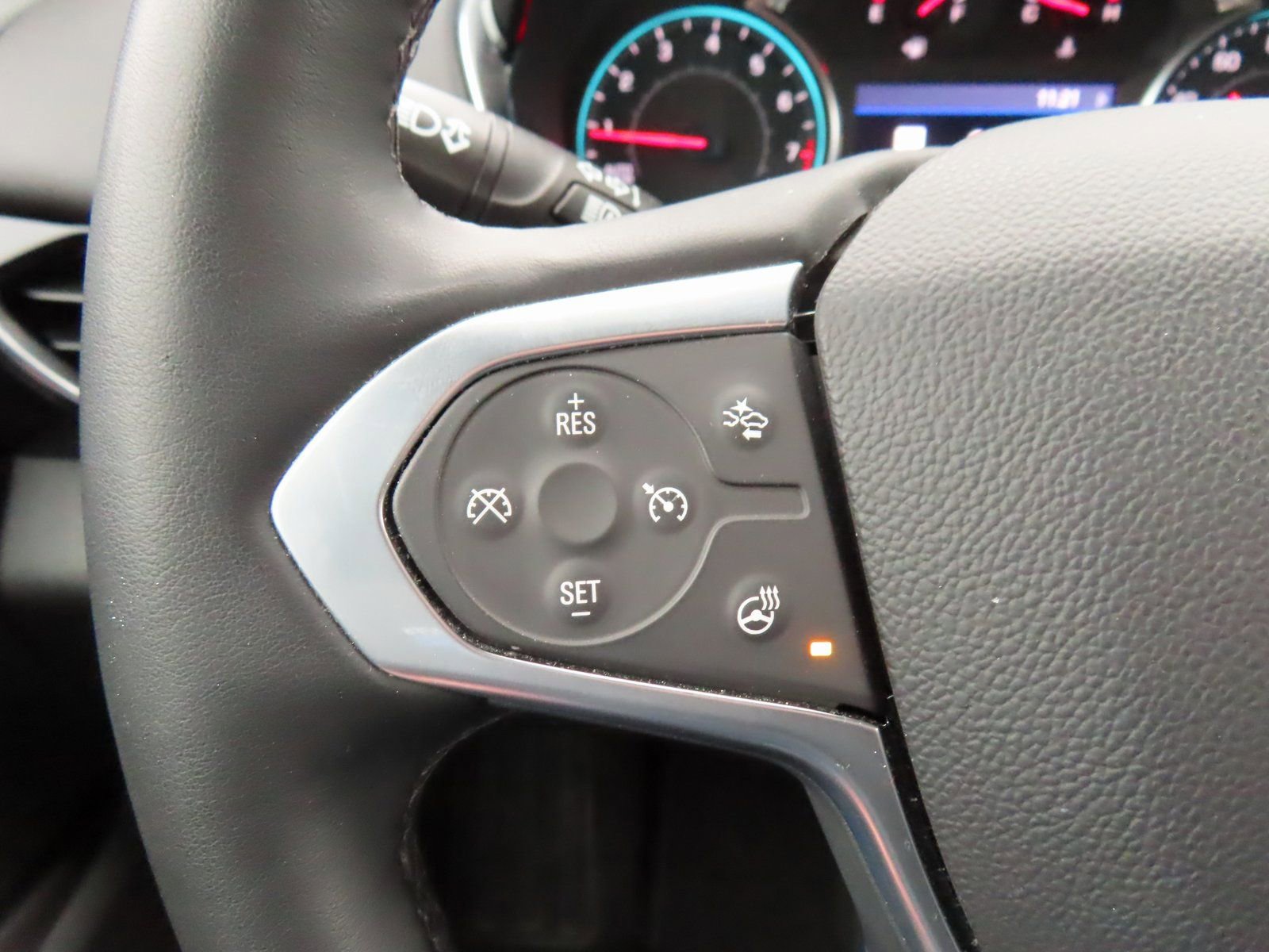 Used 2023 Chevrolet Traverse RS image 17