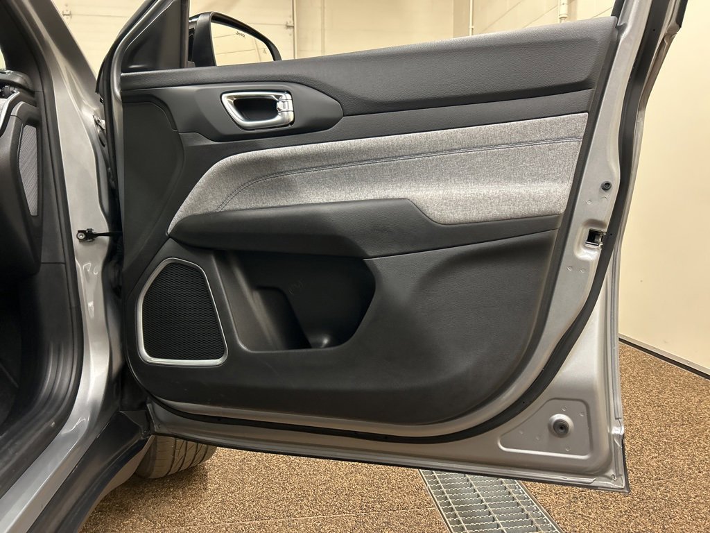 Used 2024 Jeep Compass Sport image 16