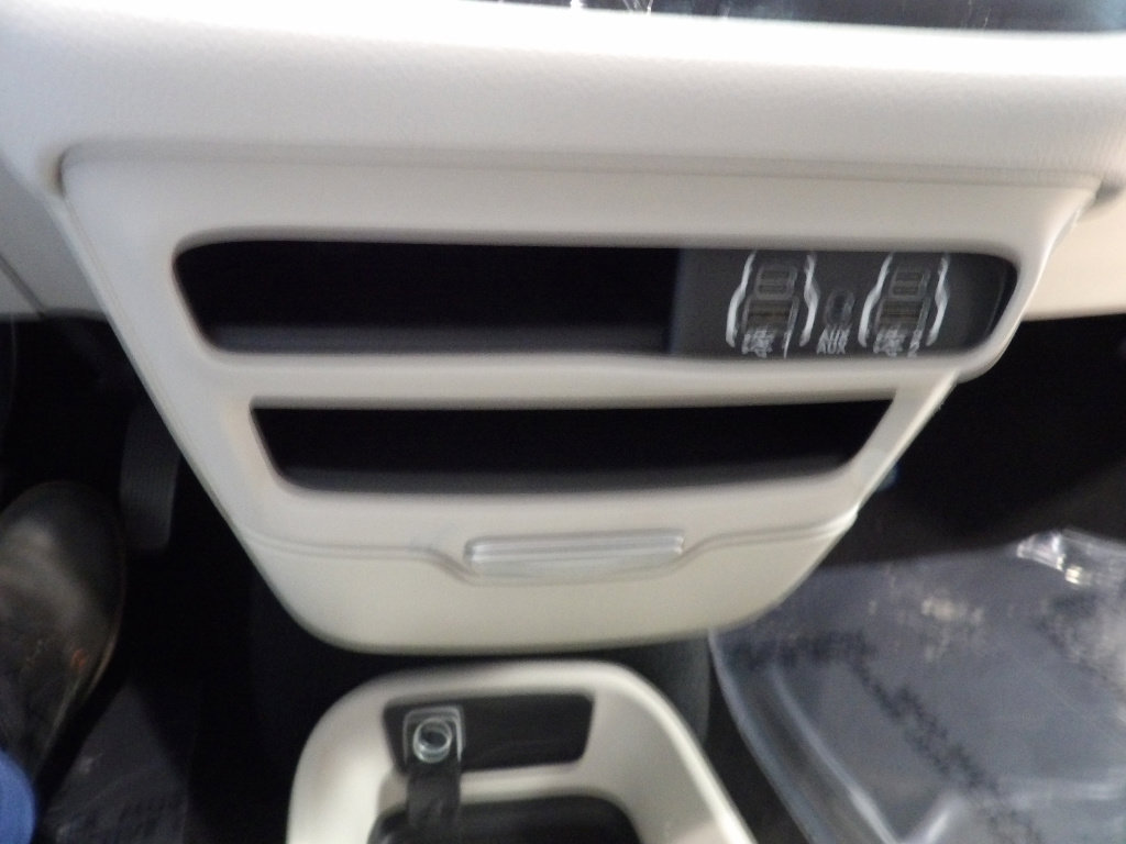 Used 2024 Chrysler Pacifica Touring-L FWD image 31