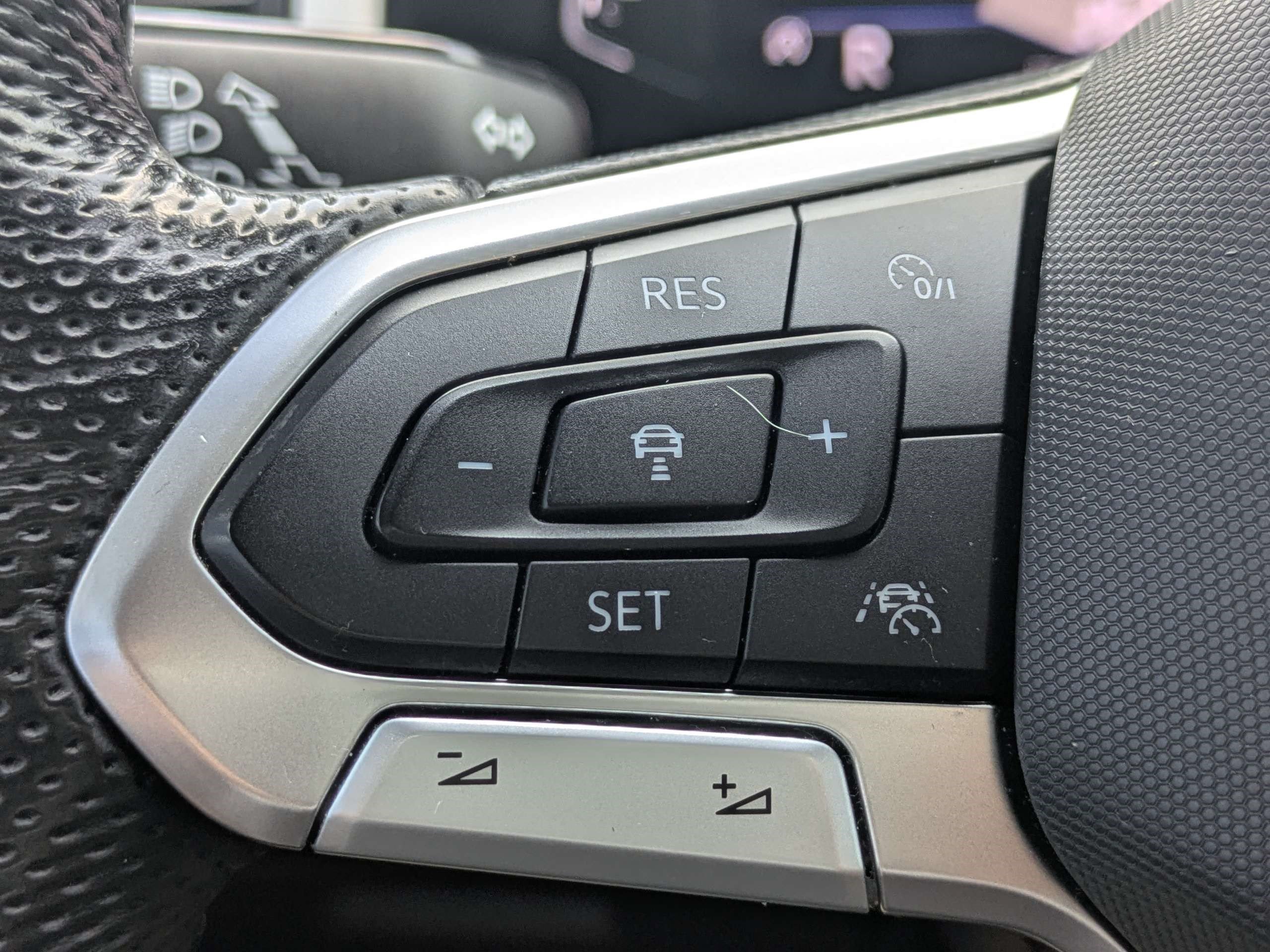 Used 2022 Volkswagen Atlas SEL Premium AWD/4WD image 29