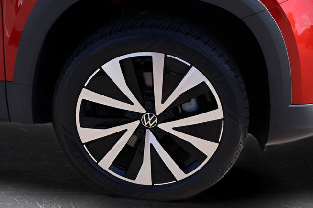 Certified 2022 Volkswagen Taos SE w/ IQ.Drive SE Package image 10