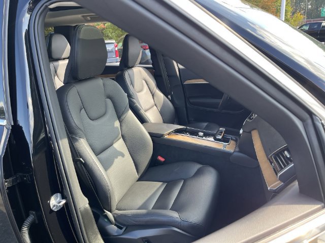 Used 2024 Volvo XC90 B6 Plus AWD/4WD image 28