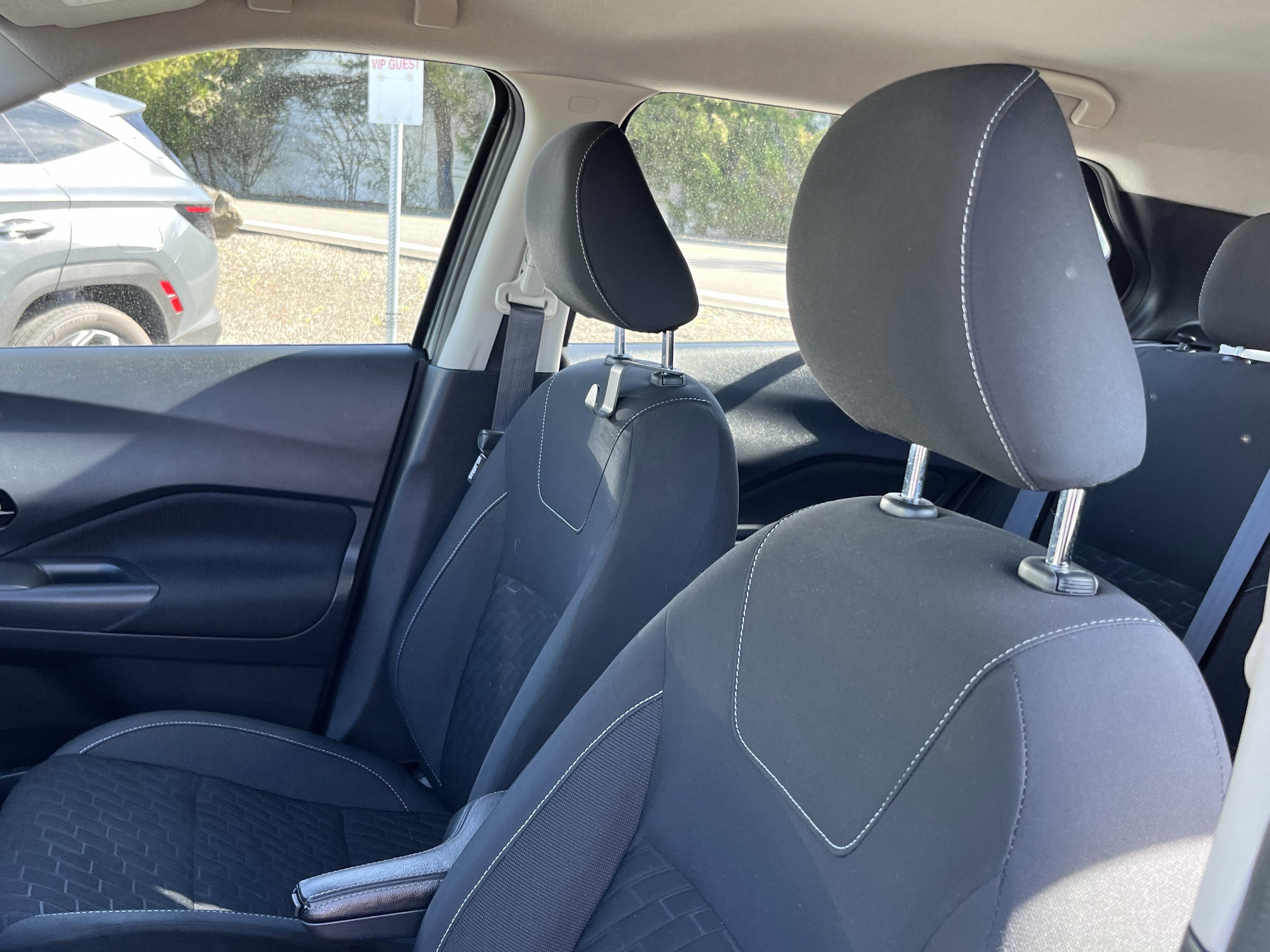 Used 2022 Nissan Kicks S image 17