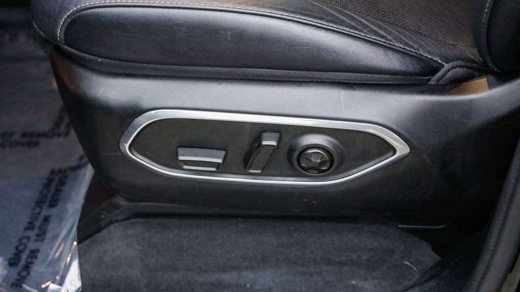 Certified 2024 Jeep Wagoneer L Series II w/ Flexible Seating Group image 23