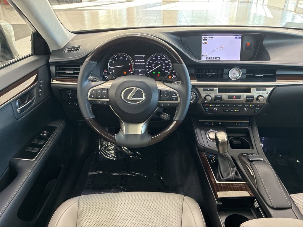 Used 2016 Lexus ES 350 350 LUXURY/SAFETY+/SMART CRUIS w/ Luxury Package w/Wood Trim image 18