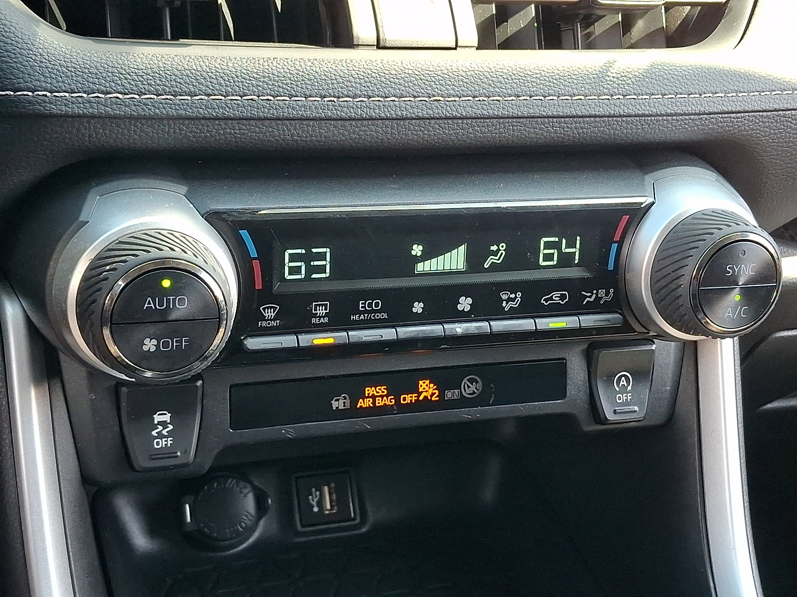 Used 2024 Toyota RAV4 XLE AWD/4WD image 17