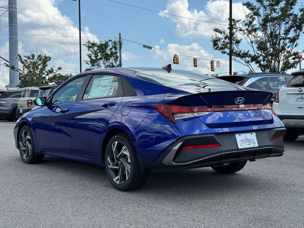 Used 2025 Hyundai Elantra Sport image 9