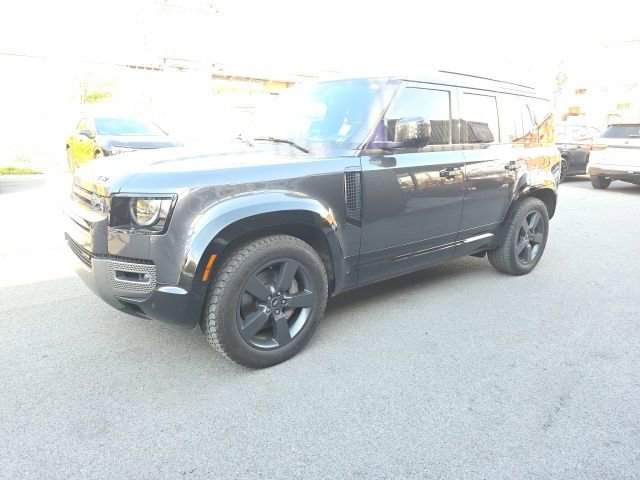 Used 2023 Land Rover Defender 110 X-Dynamic SE image 4