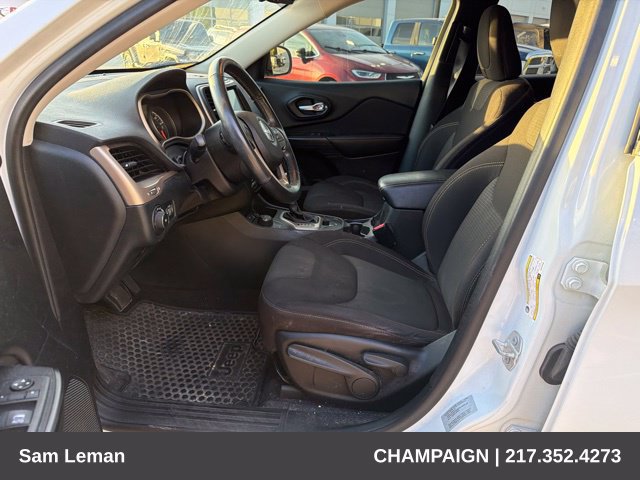 Used 2016 Jeep Cherokee Latitude w/ Cold Weather Group AWD/4WD image 8