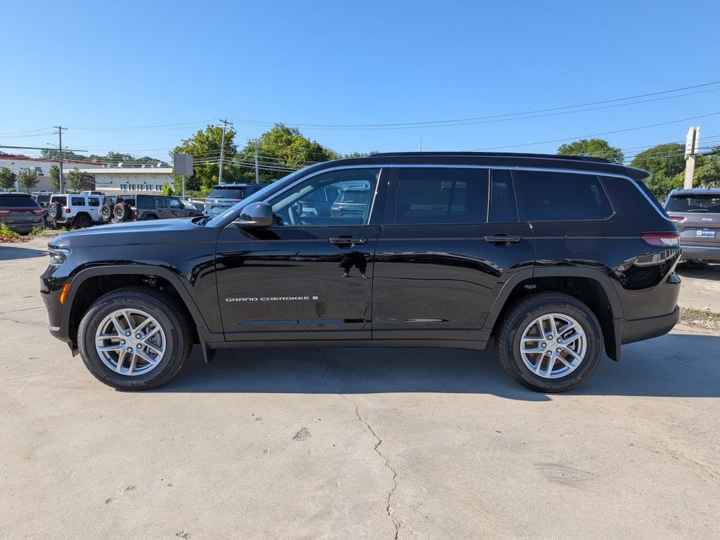 New 2026 Jeep Grand Cherokee L Laredo w/ MOPAR Finishing Package AWD/4WD image 2