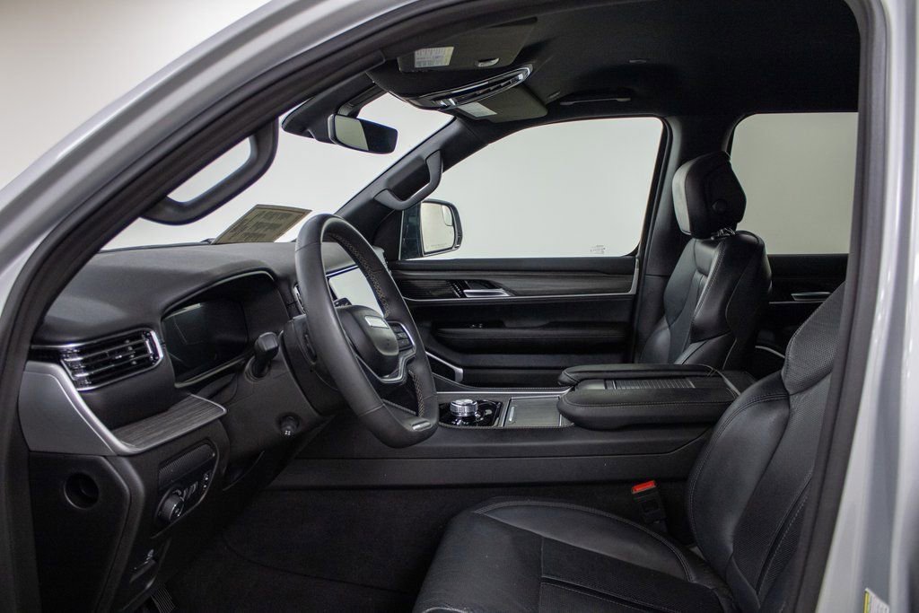 Used 2024 Jeep Wagoneer L Series II w/ Flexible Seating Group image 17