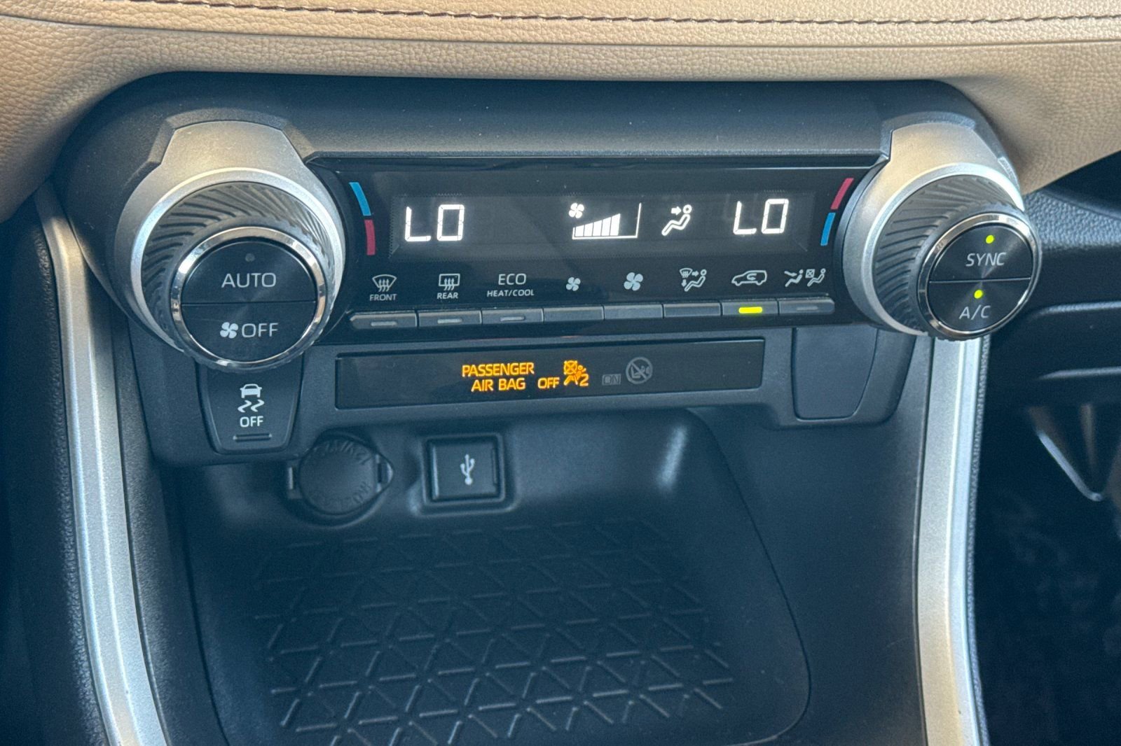 Certified 2022 Toyota RAV4 LE AWD/4WD image 24