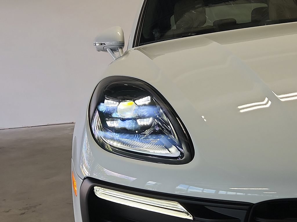 New 2026 Porsche Macan AWD/4WD image 9