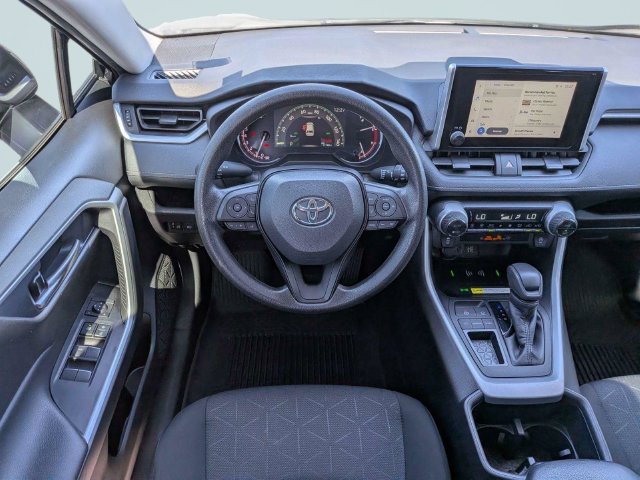 Used 2025 Toyota RAV4 XLE FWD image 15