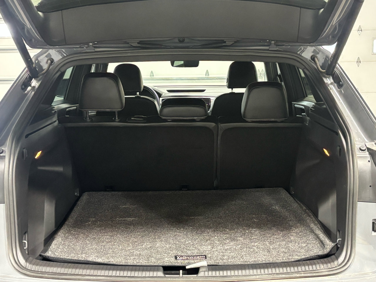 Used 2023 Volkswagen Atlas SE w/ Technology Package w/ Black Wheel Package image 30