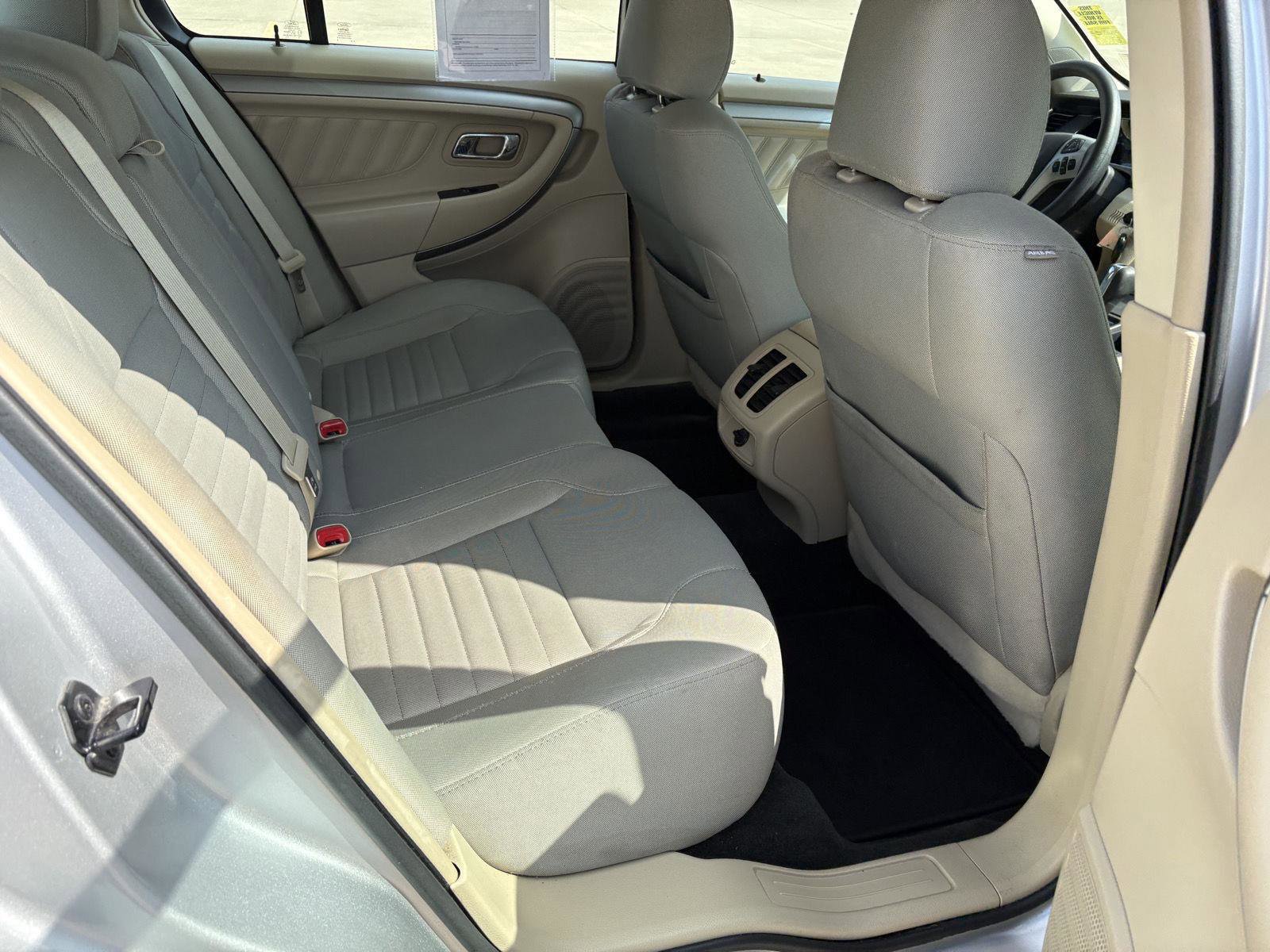 Used 2014 Ford Taurus SE image 14