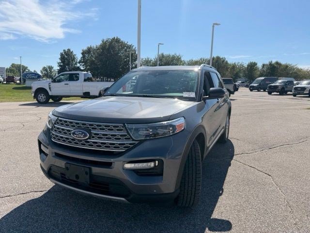 Used 2024 Ford Explorer Limited w/ Limited Technology Package AWD/4WD image 6